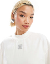 Load image into Gallery viewer, HUGO Red driselina oversized t-shirt white