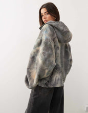 Load image into Gallery viewer, Weekday oversized borg zip fleece airbrush