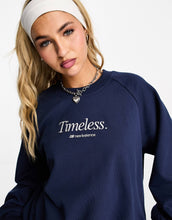Load image into Gallery viewer, New Balance Timeless sweatshirt navy