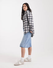 Load image into Gallery viewer, HUGO BLUE Ecristy check oversized fit shirt off white