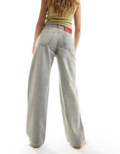 Load image into Gallery viewer, HUGO 937 straight leg jeans light wash