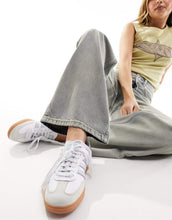 Load image into Gallery viewer, HUGO 937 straight leg jeans light wash