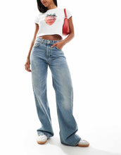 Load image into Gallery viewer, HUGO Red 937 wide leg denim jeans lightwash blue