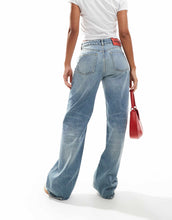 Load image into Gallery viewer, HUGO Red 937 wide leg denim jeans lightwash blue