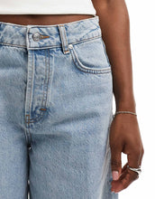 Load image into Gallery viewer, HUGO Gimine tapered jeans light wash