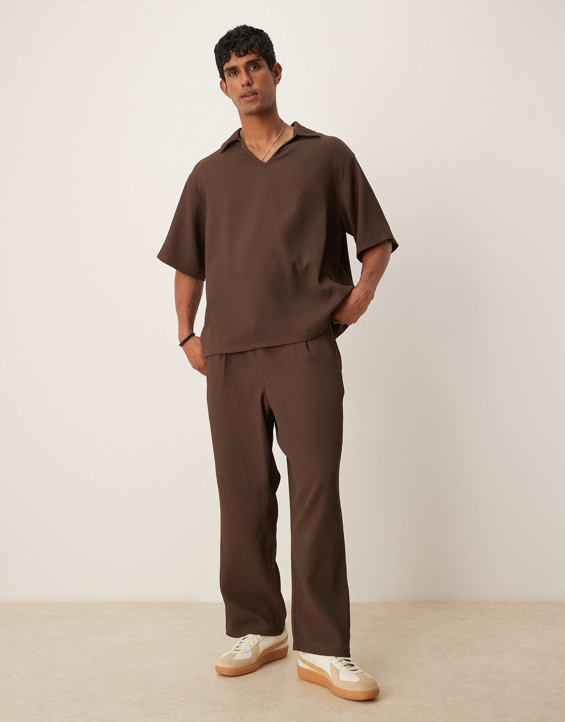 DESIGN oversized revere plisse polo brown