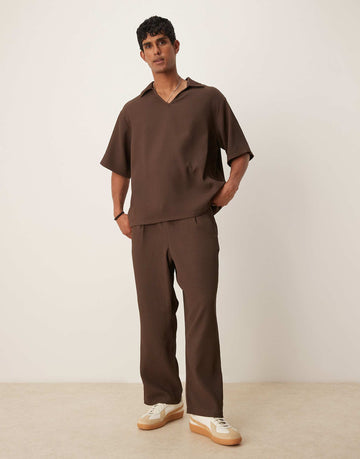DESIGN oversized revere plisse polo brown