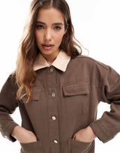 Load image into Gallery viewer, DESIGN denim contrast colour barn jacket brown