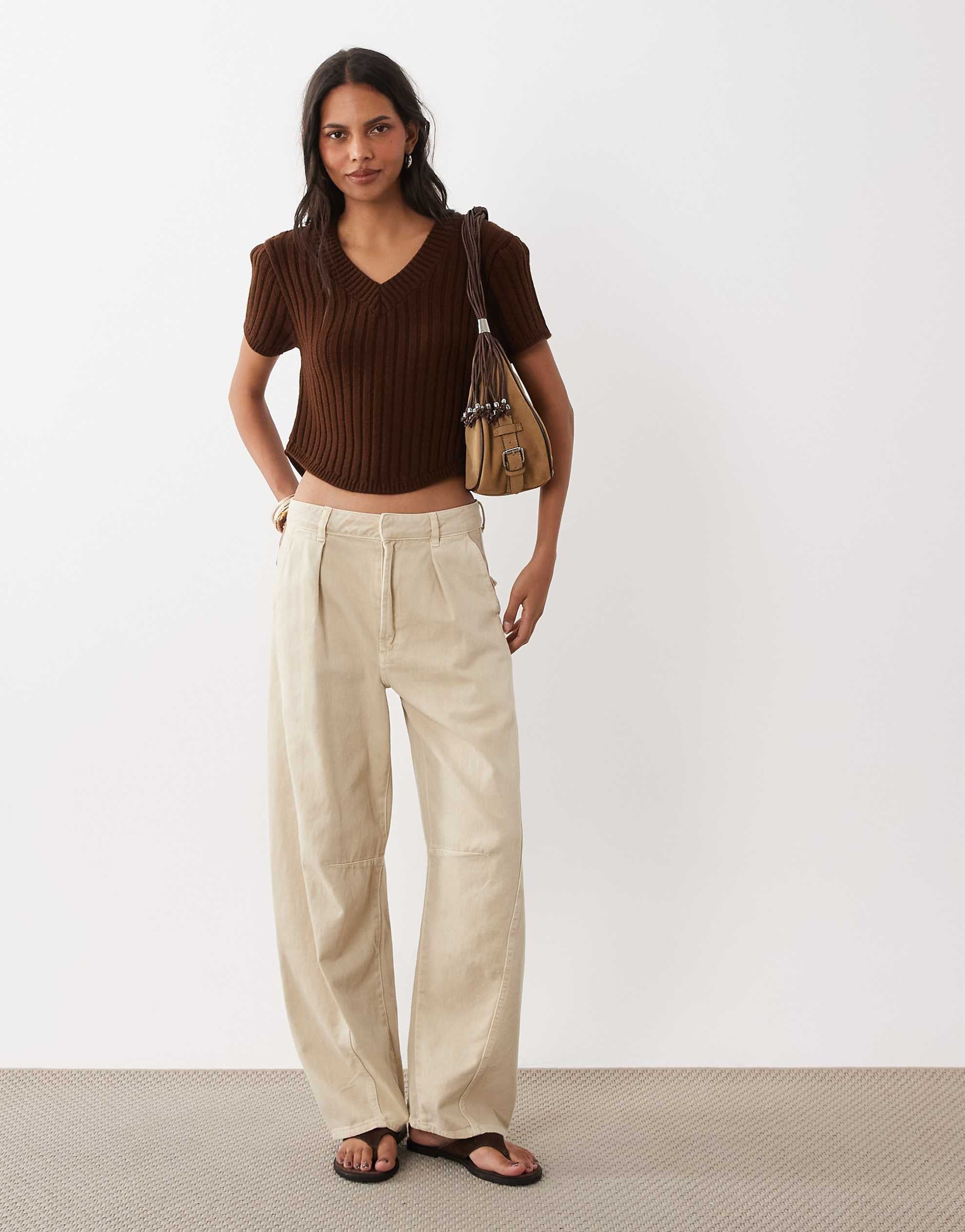 DESIGN knitted v neck short sleeve top curved hem chocolate brown