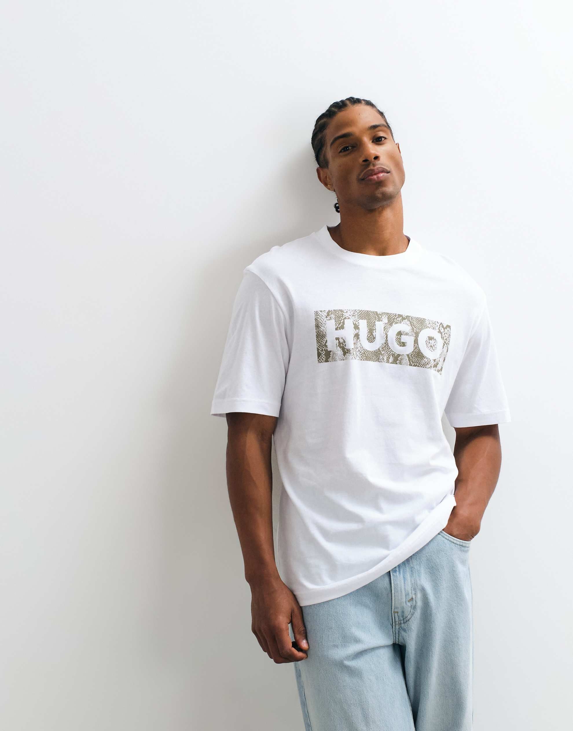 HUGO Blue Nerpient regular fit chest logo t-shirt white.
