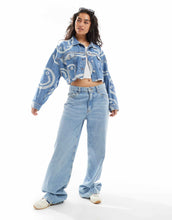 Load image into Gallery viewer, HUGO Blue lou cropped denim jacket midwash blue