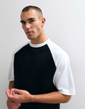 Load image into Gallery viewer, DESIGN interlock raglan tshirt black.
