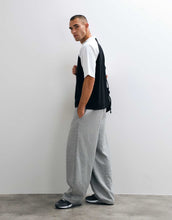 Load image into Gallery viewer, DESIGN interlock raglan tshirt black.