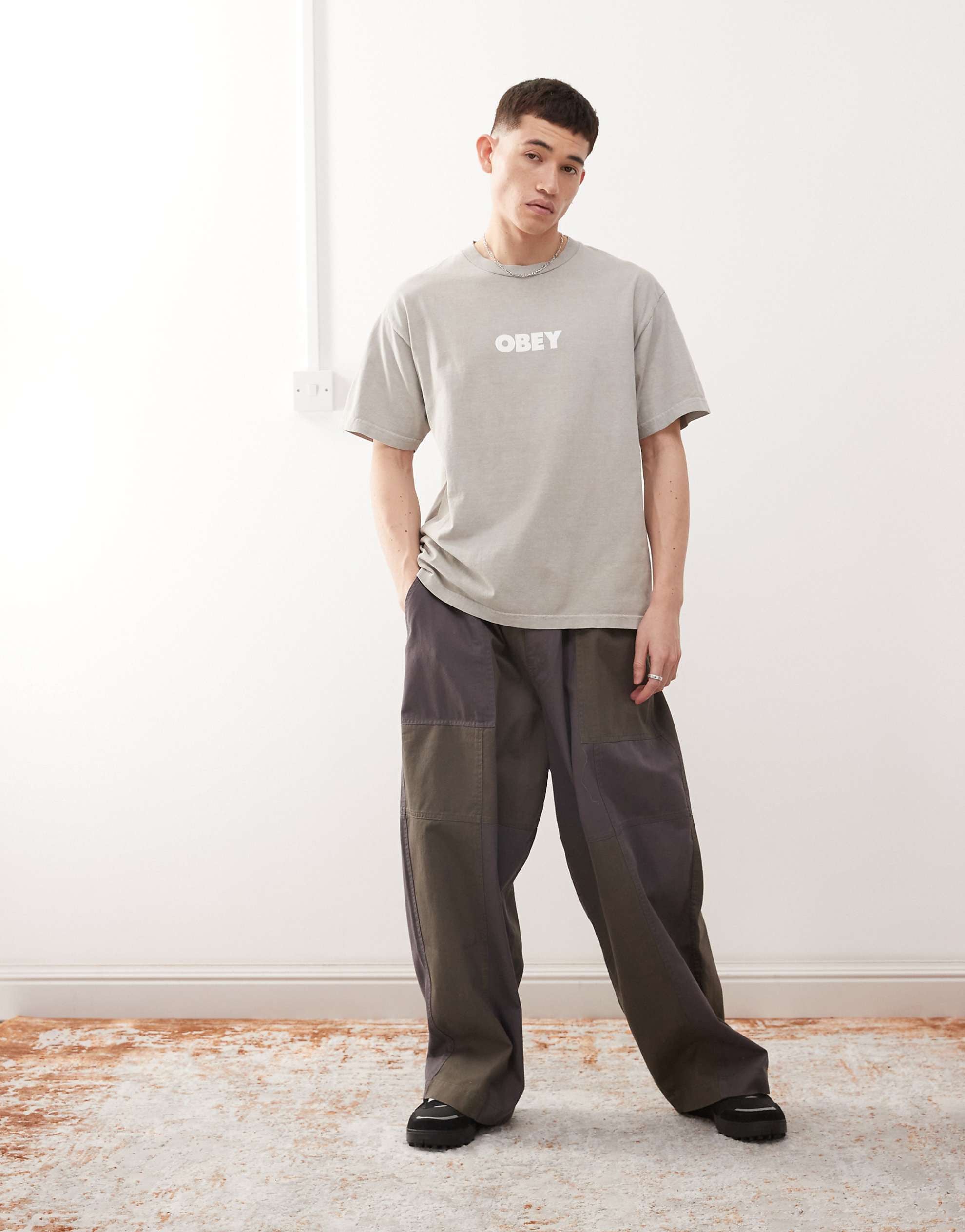 Obey bold graphic logo t-shirt pigment silver grey