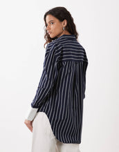 Load image into Gallery viewer, DESIGN shirt contrast cuffs navy stripe
