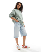 Load image into Gallery viewer, HUGO Blue oversized crewneck sweatshirt light green