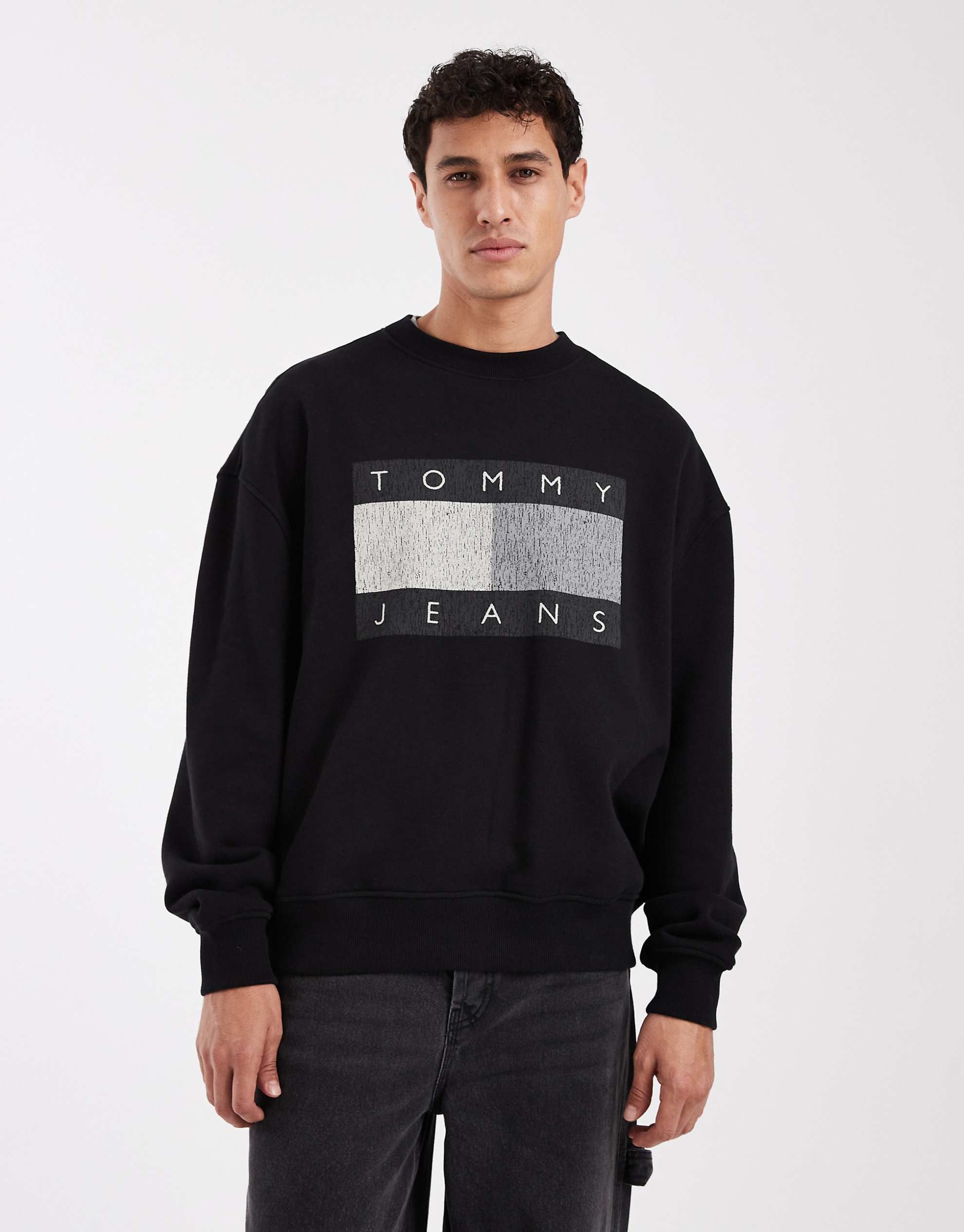 Tommy Jeans 90'S distressed large flag logo sweatshirt black