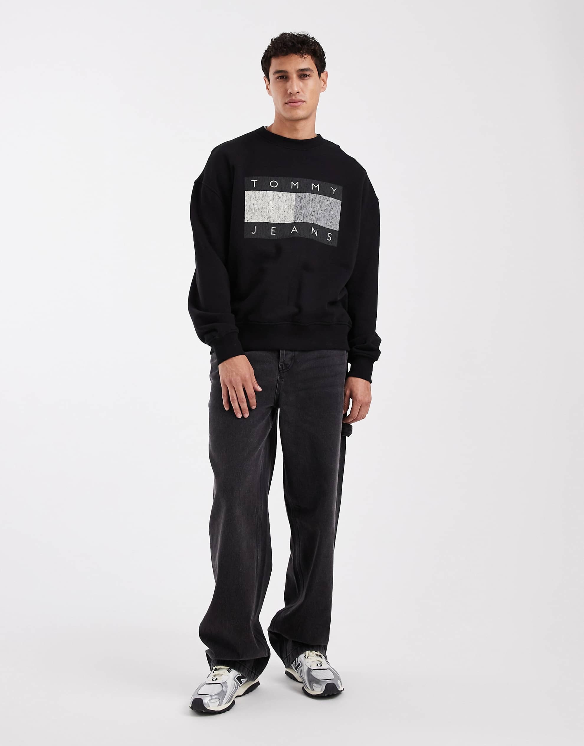 Tommy Jeans 90'S distressed large flag logo sweatshirt black