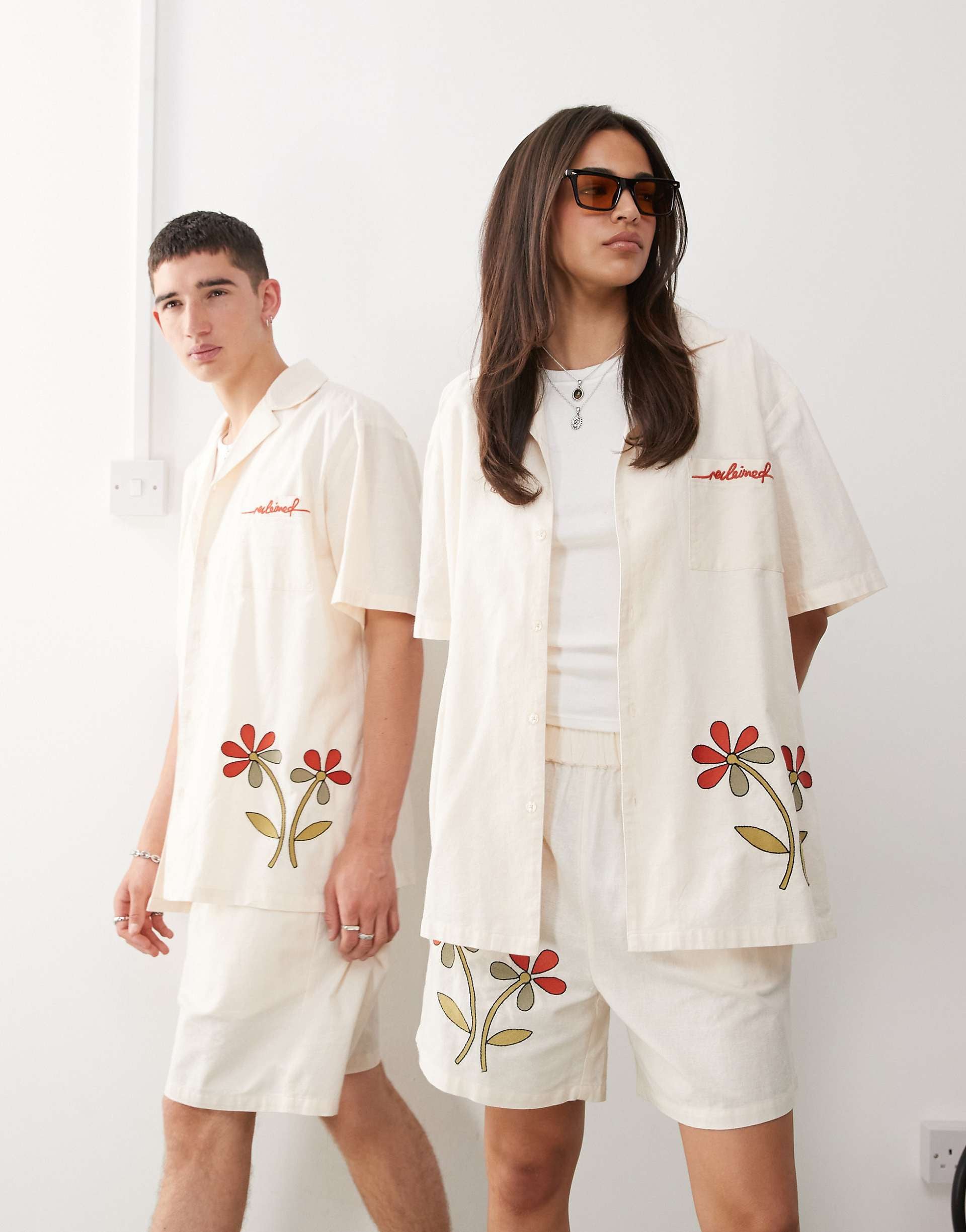 Reclaimed Vintage unisex short sleeve shirt flower ecru