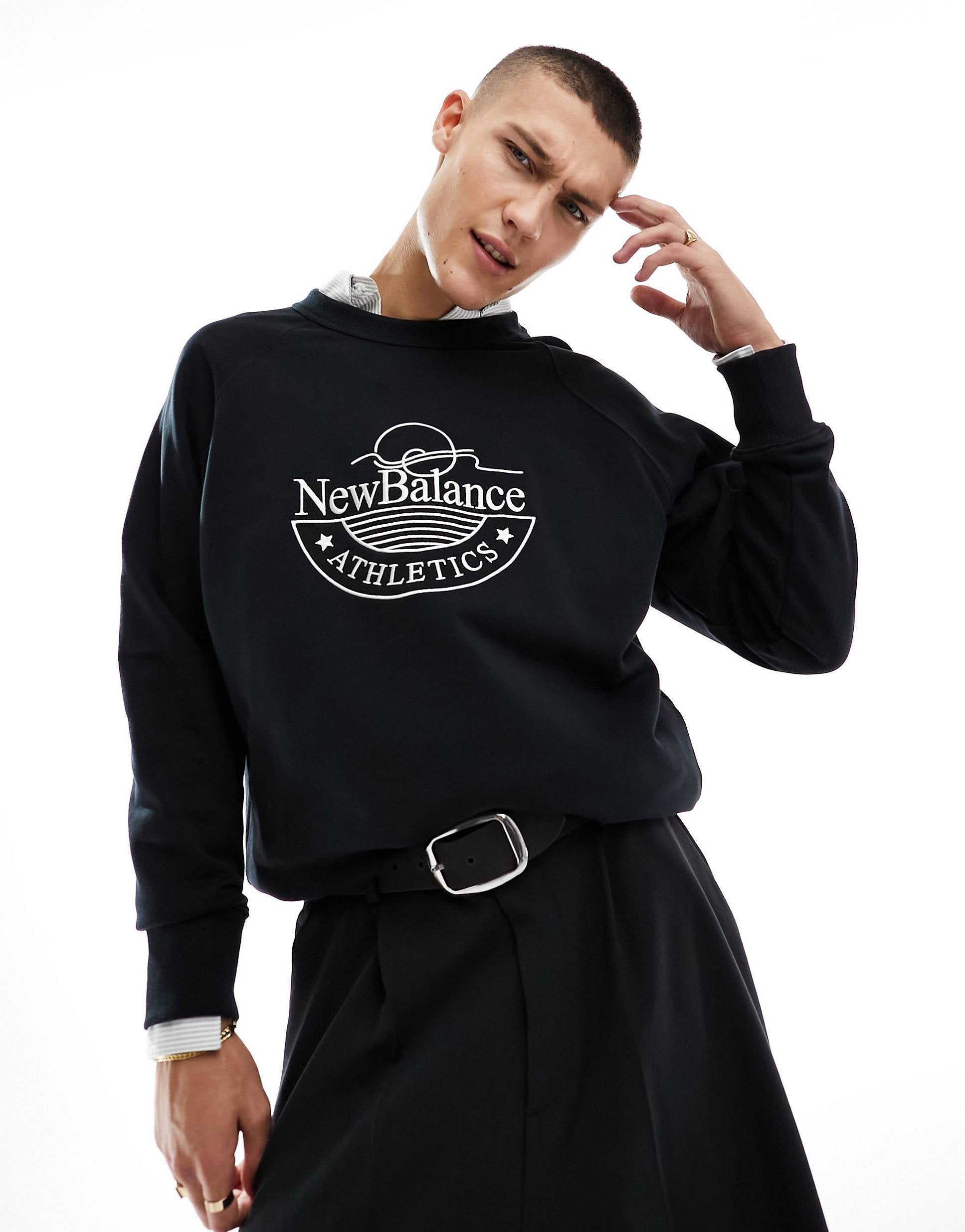 New Balance graphic sweatshirt black