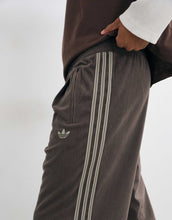 Load image into Gallery viewer, adidas Originals firebird track pants dark khaki cord