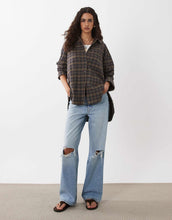 Load image into Gallery viewer, DESIGN washed check shirt in brown check