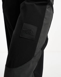 The North Face NSE joggers black grey