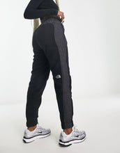 Load image into Gallery viewer, The North Face NSE Convin joggers black