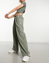 Load image into Gallery viewer, DESIGN cord parachute cargo trouser washed khaki