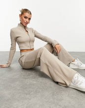 Load image into Gallery viewer, DESIGN Weekend collective waffle set