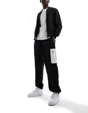 Load image into Gallery viewer, The North Face Nylon joggers black white