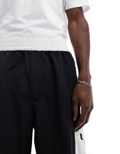 Load image into Gallery viewer, The North Face Nylon joggers black white