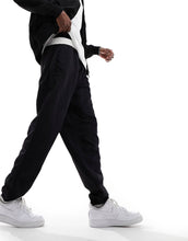 Load image into Gallery viewer, The North Face Nylon joggers black white