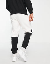 Load image into Gallery viewer, The North Face Shispare joggers off white