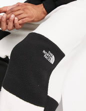 Load image into Gallery viewer, The North Face Shispare joggers off white