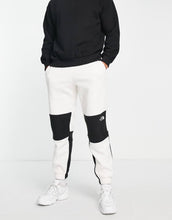 Load image into Gallery viewer, The North Face Shispare joggers off white