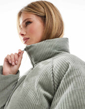 Load image into Gallery viewer, DESIGN cord oversized puffer jacket sage