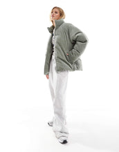 Load image into Gallery viewer, DESIGN cord oversized puffer jacket sage
