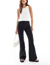 Load image into Gallery viewer, Hugo Blue Hizumi trousers