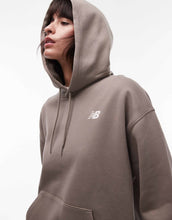 Load image into Gallery viewer, New Balance athletics club hoodie grey