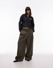 Load image into Gallery viewer, New Balance graphic half zip hoodie black