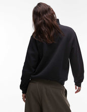 Load image into Gallery viewer, New Balance graphic half zip hoodie black