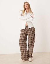 Load image into Gallery viewer, DESIGN knitted zip through collar cardigan cream