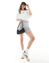 Load image into Gallery viewer, BOSS boyfriend T-Shirt white