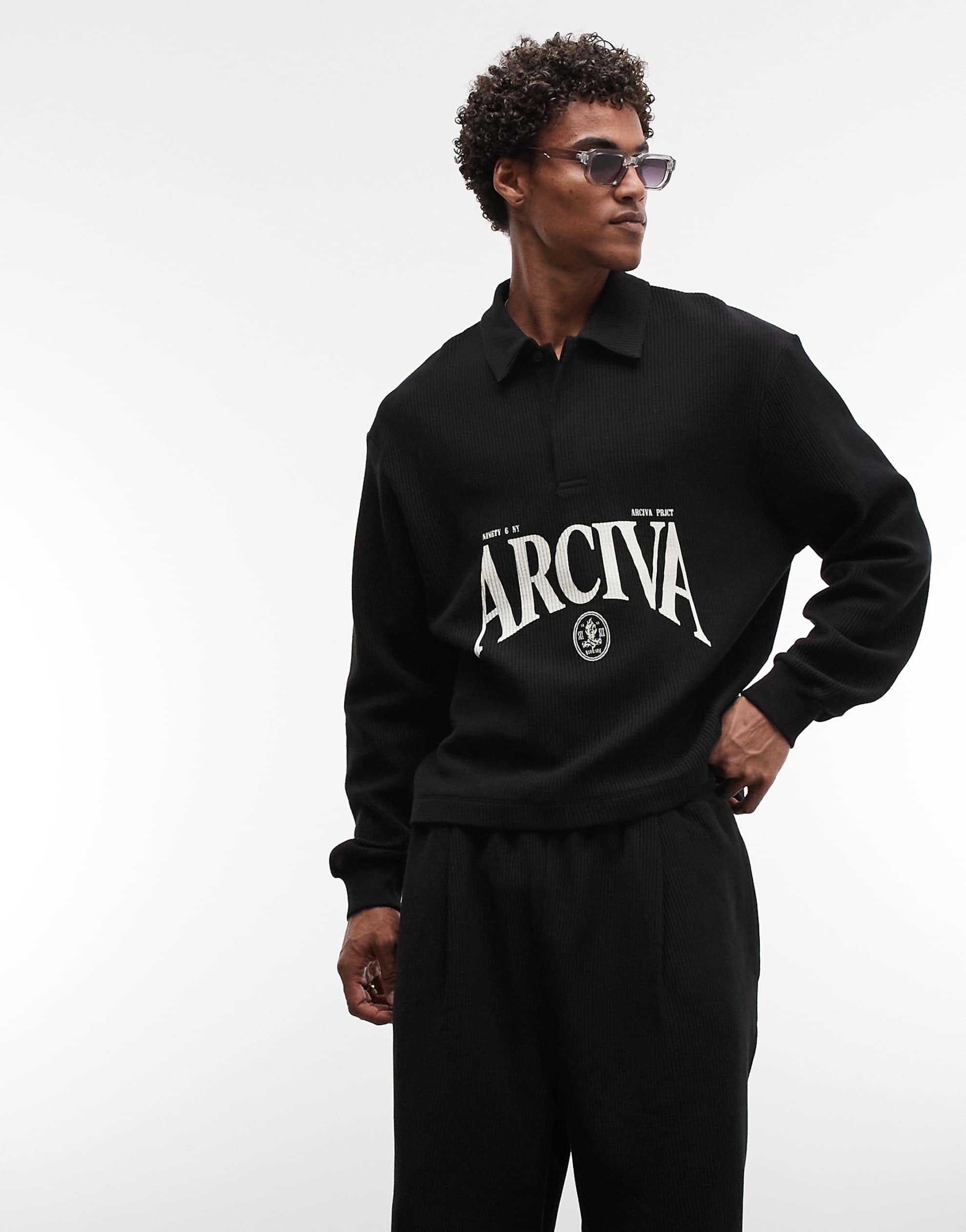 DESIGN relaxed boxy ottoman textured polo text graphic black