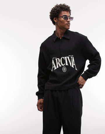 DESIGN relaxed boxy ottoman textured polo text graphic black