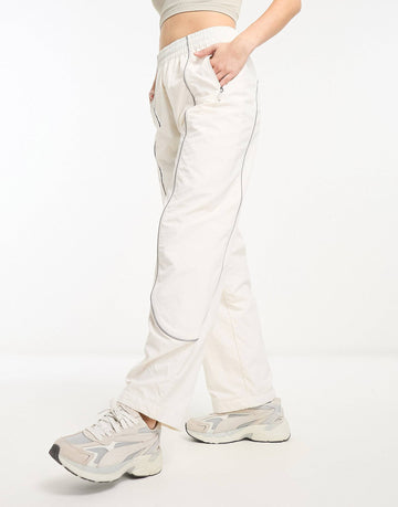 The North Face Tek woven track pants cream