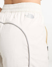 Load image into Gallery viewer, The North Face Tek woven track pants cream