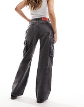 Load image into Gallery viewer, HUGO Galese cargo washed jeans grey