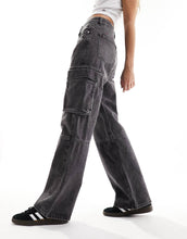 Load image into Gallery viewer, HUGO Galese cargo washed jeans grey